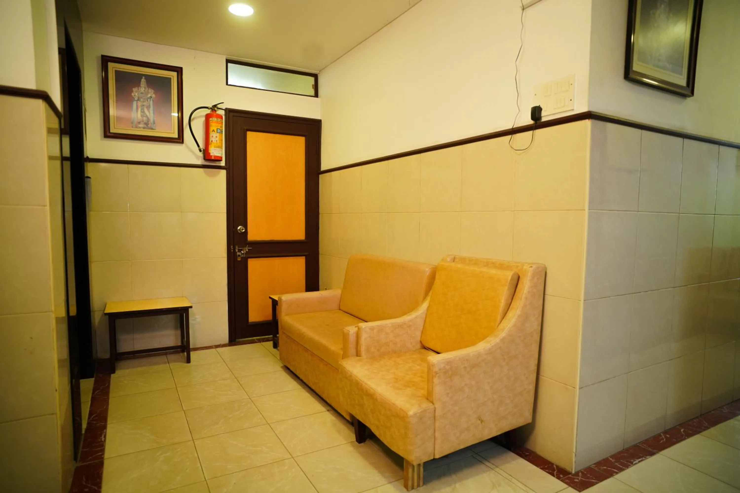 Hotel Raaj Bhaavan