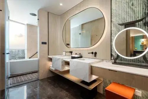 Standard Room in HUALUXE Zhongshan City Center Standard Room in HUALUXE Zhongshan City Center
