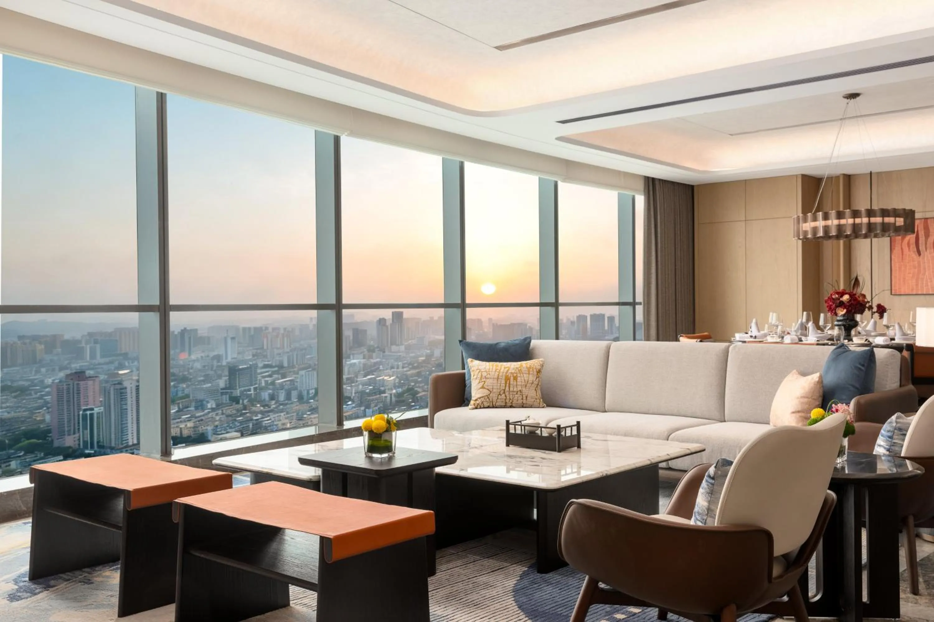 Photo of the whole room in HUALUXE Zhongshan City Center