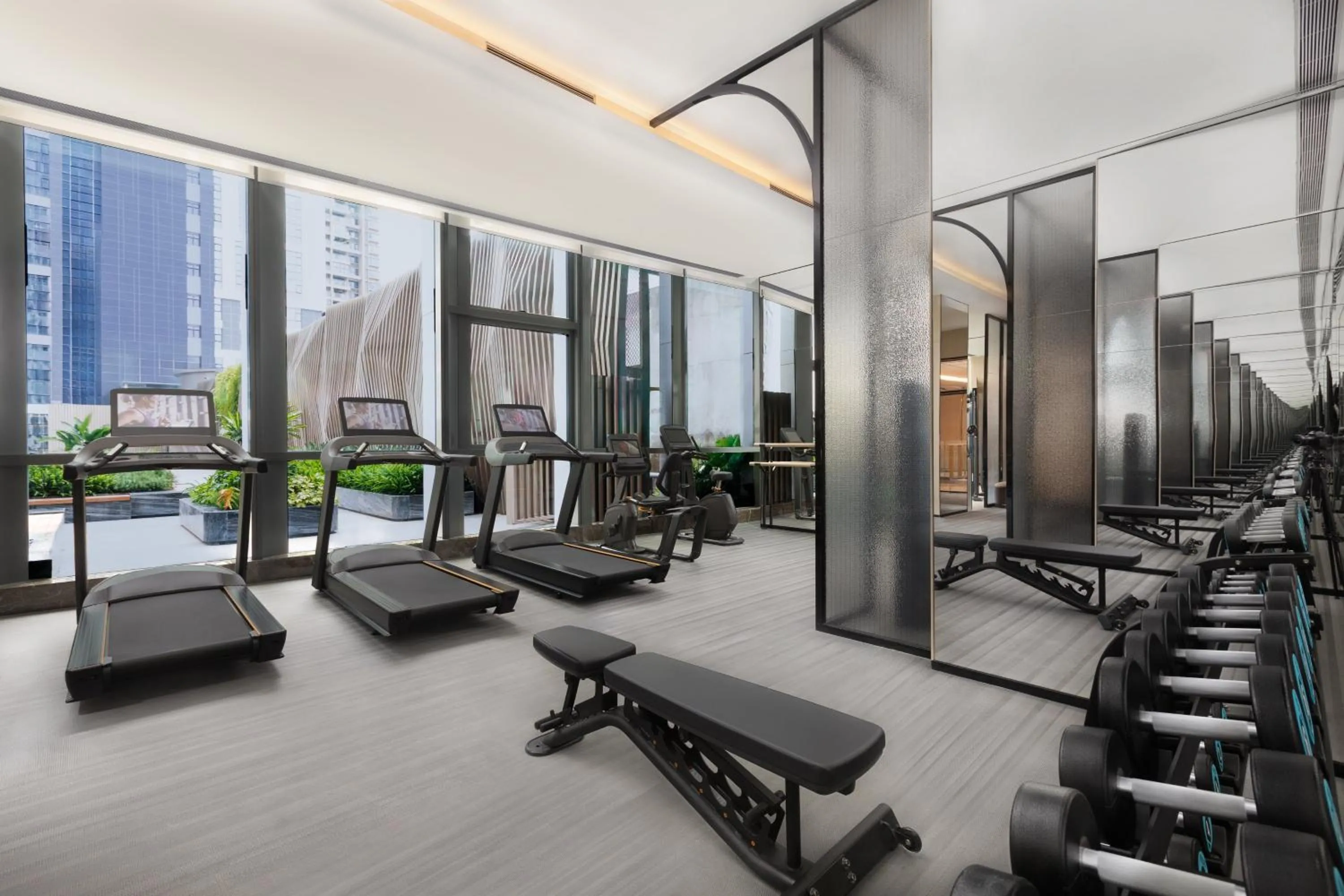 Fitness centre/facilities in HUALUXE Zhongshan City Center
