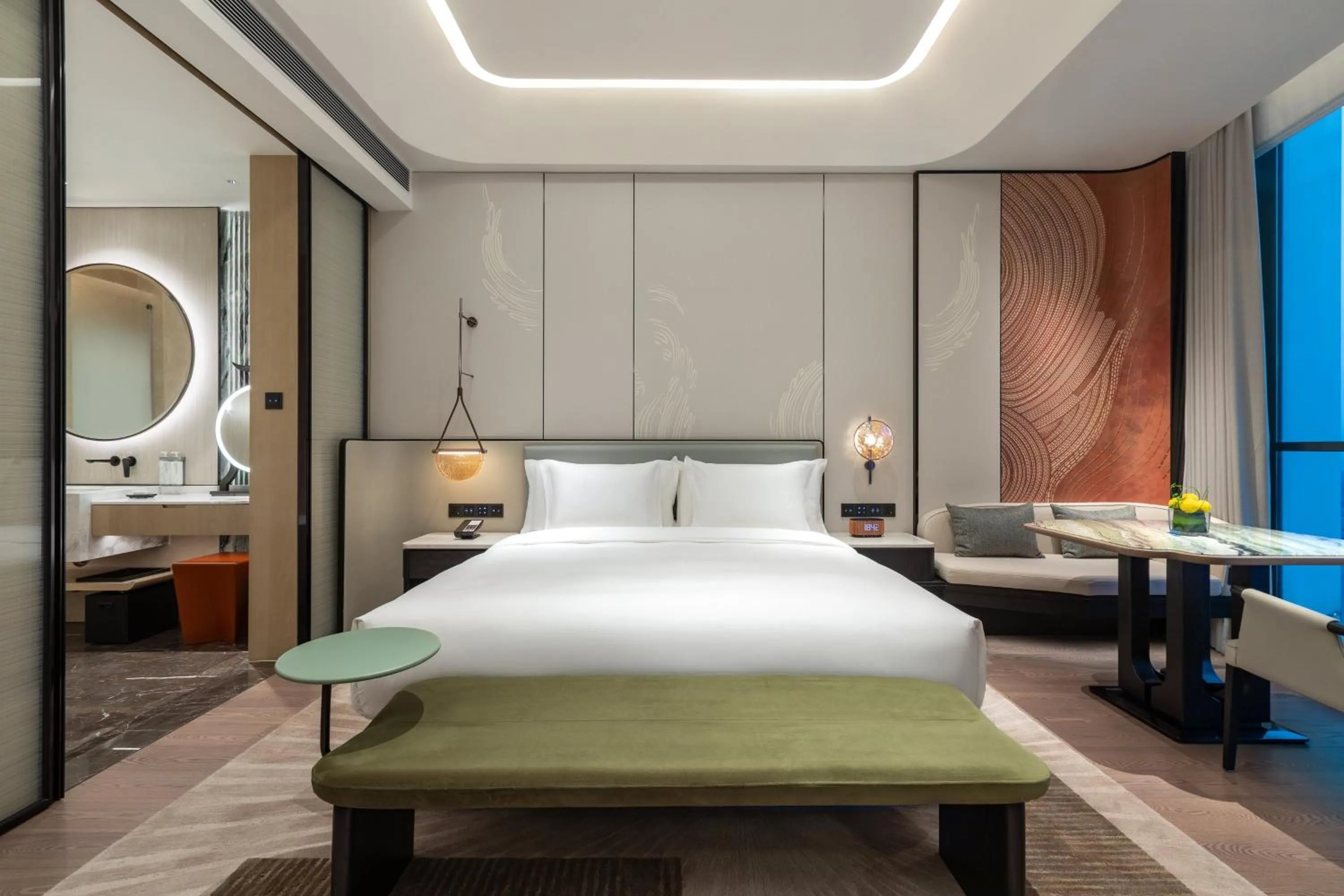 Photo of the whole room, Bed in HUALUXE Zhongshan City Center