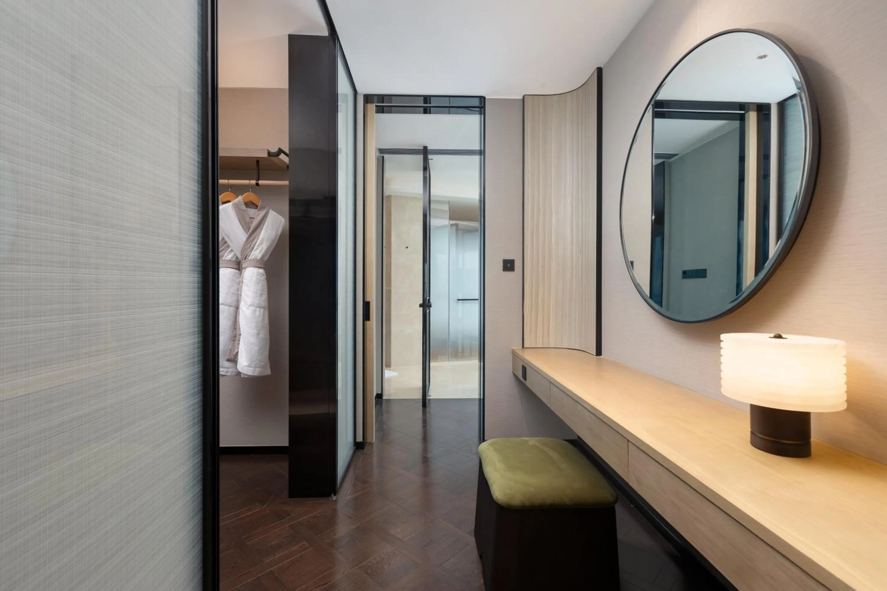 Photo of the whole room, Bed in HUALUXE Zhongshan City Center