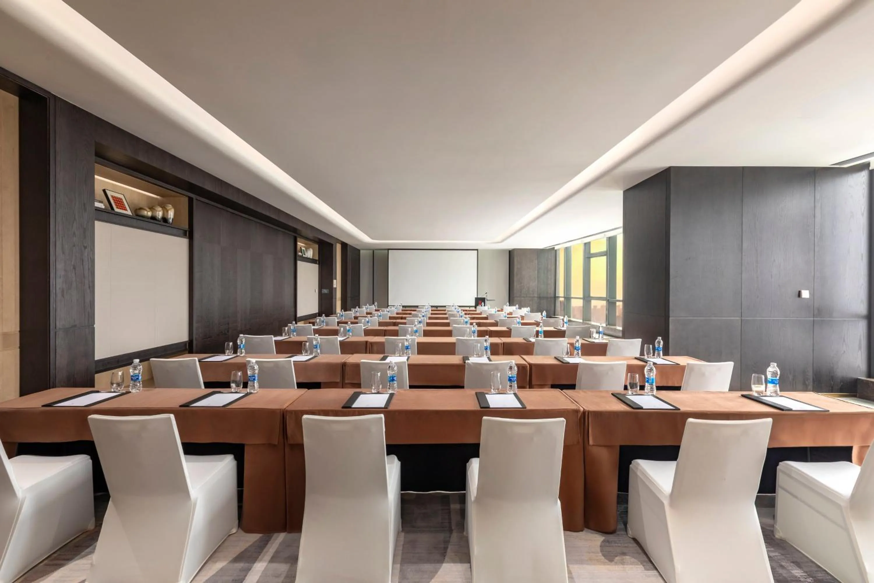 Meeting/conference room in HUALUXE Zhongshan City Center