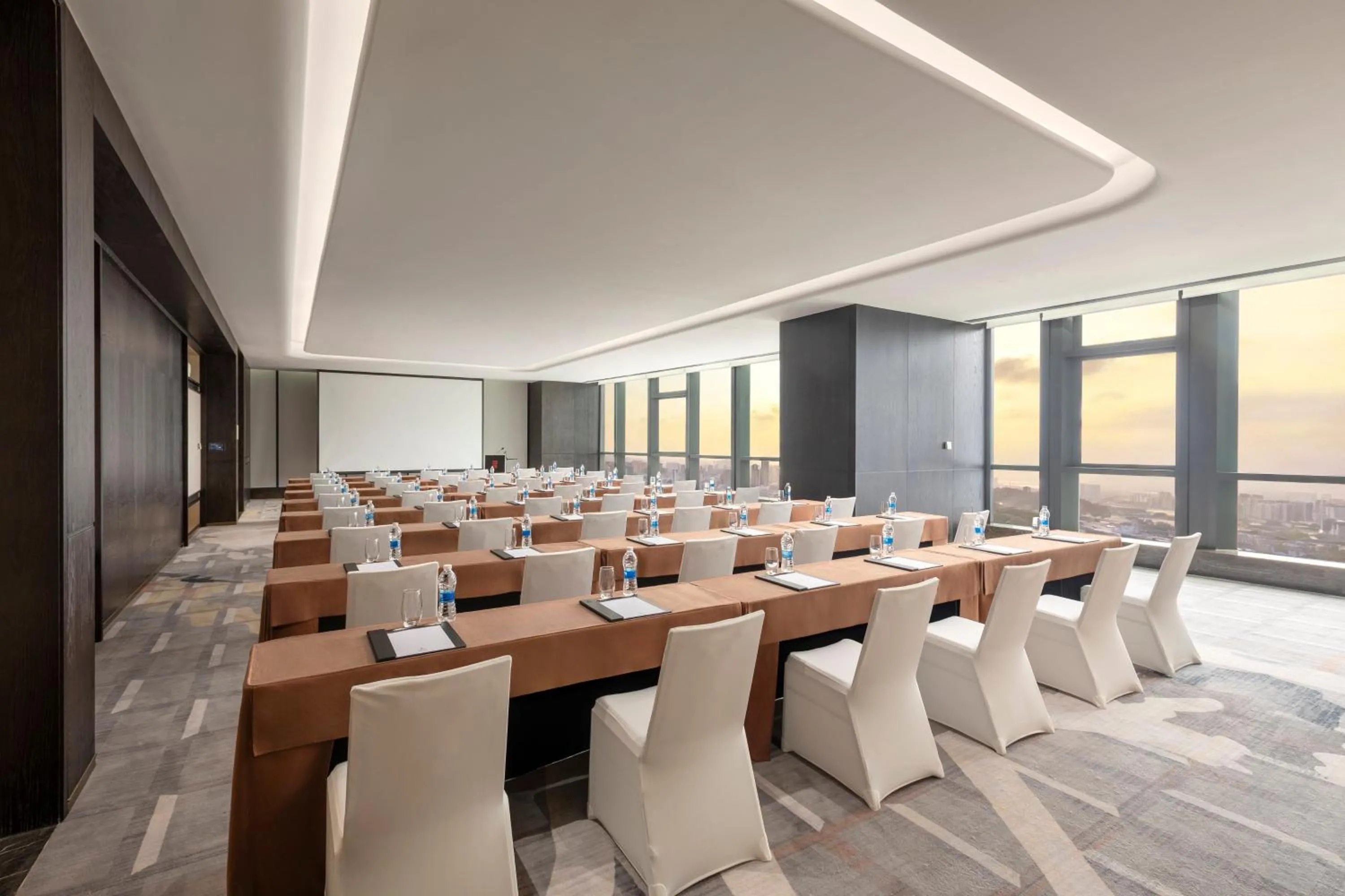 Meeting/conference room in HUALUXE Zhongshan City Center