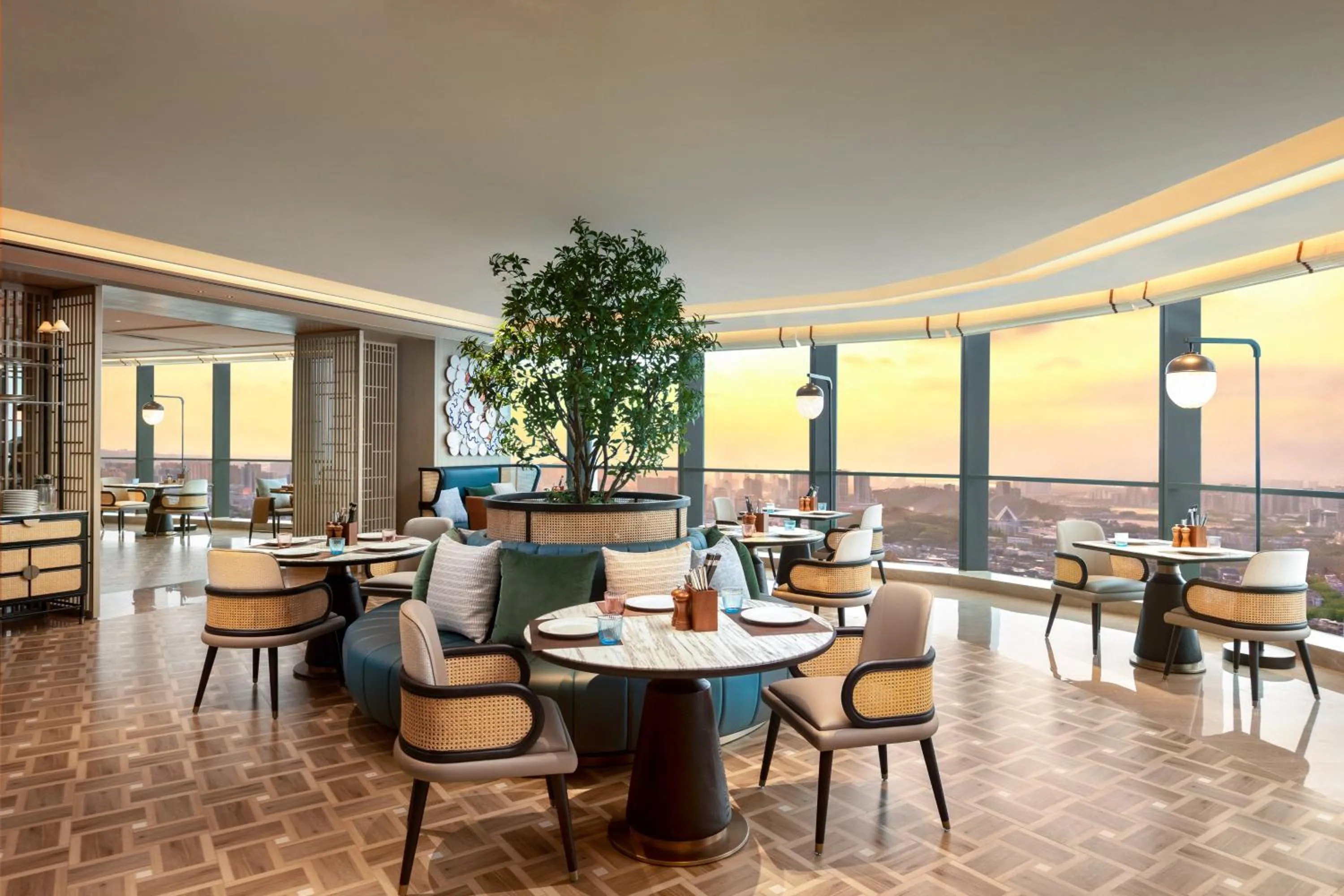 Restaurant/places to eat in HUALUXE Zhongshan City Center