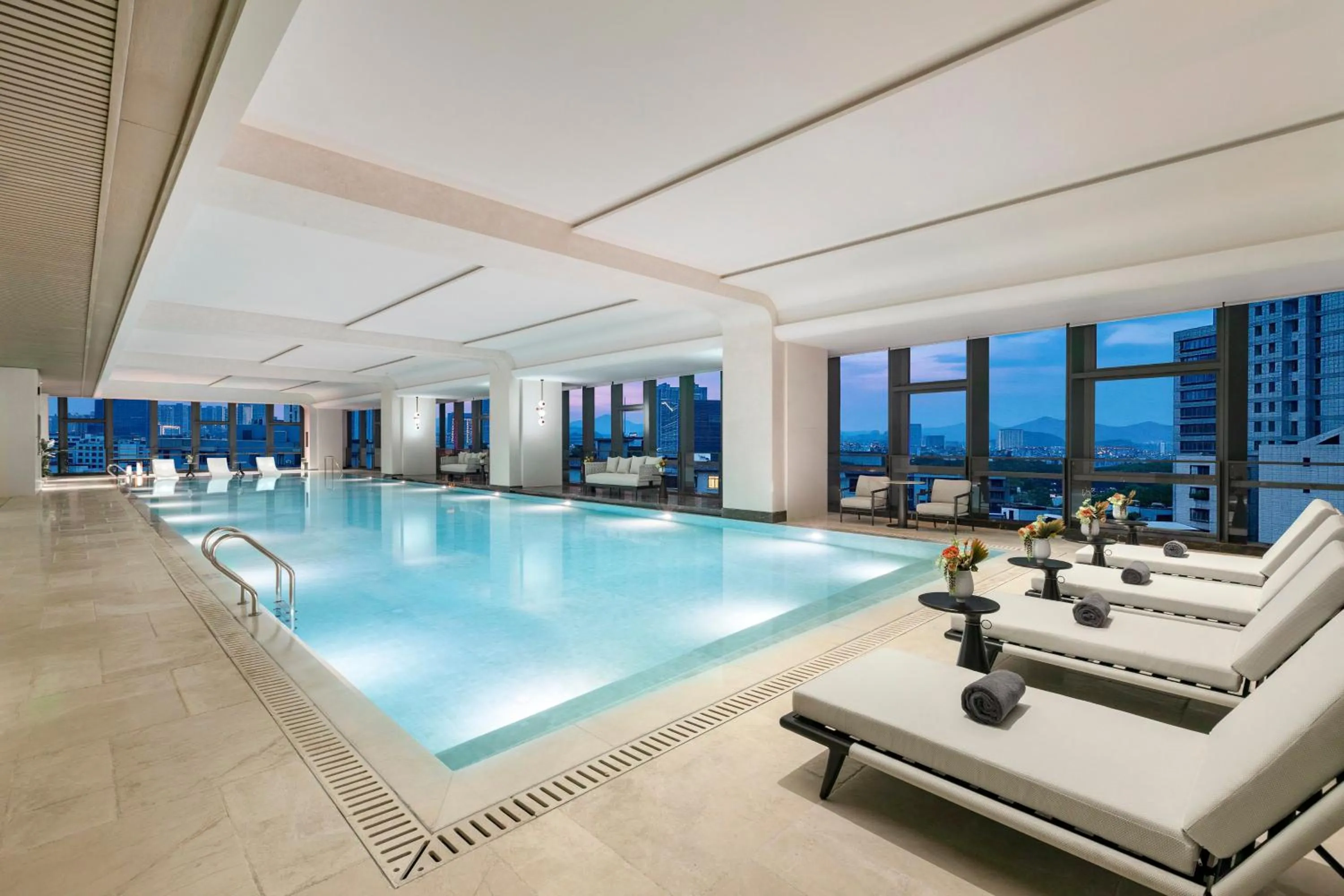Swimming pool in HUALUXE Zhongshan City Center
