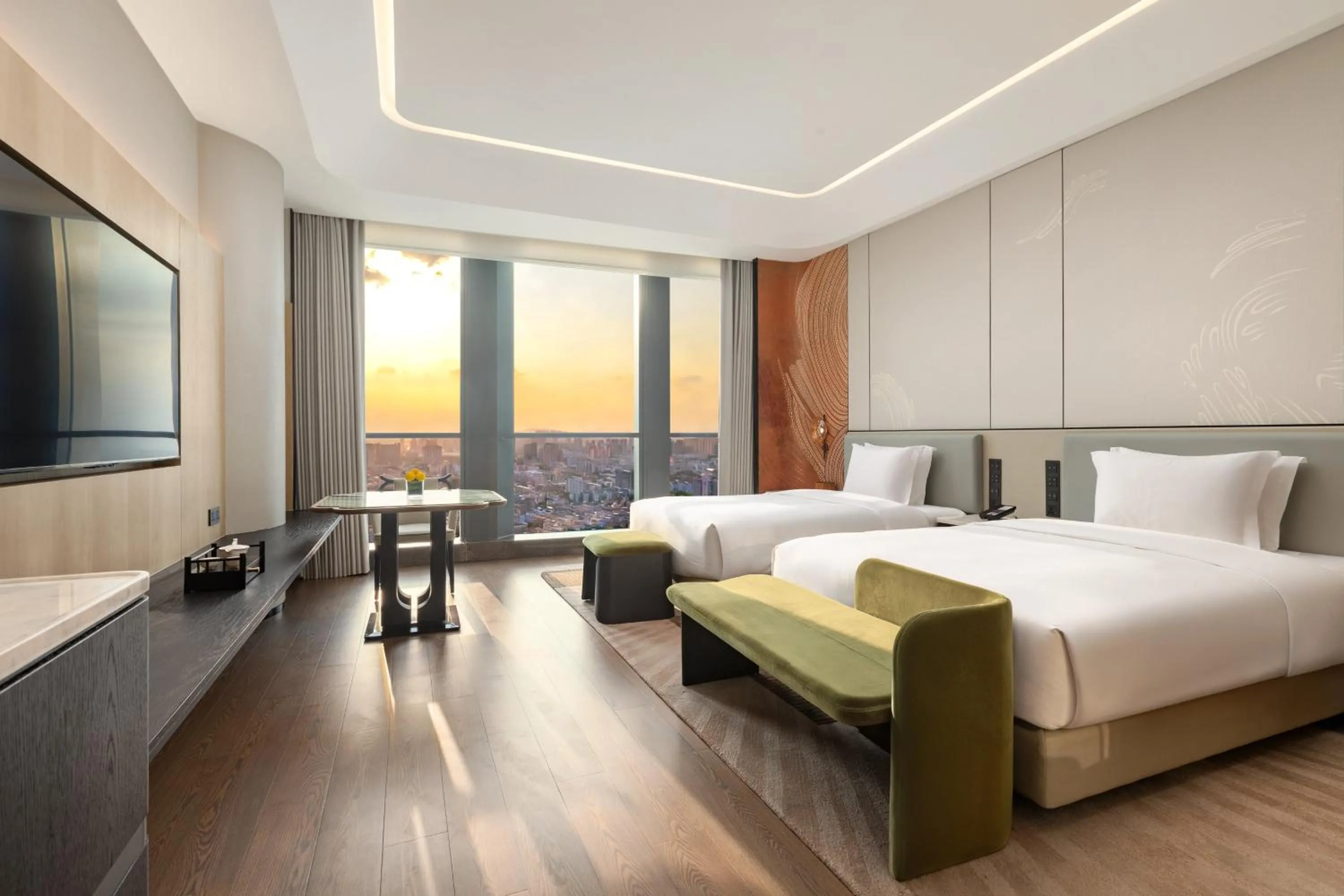 Photo of the whole room, Bed in HUALUXE Zhongshan City Center