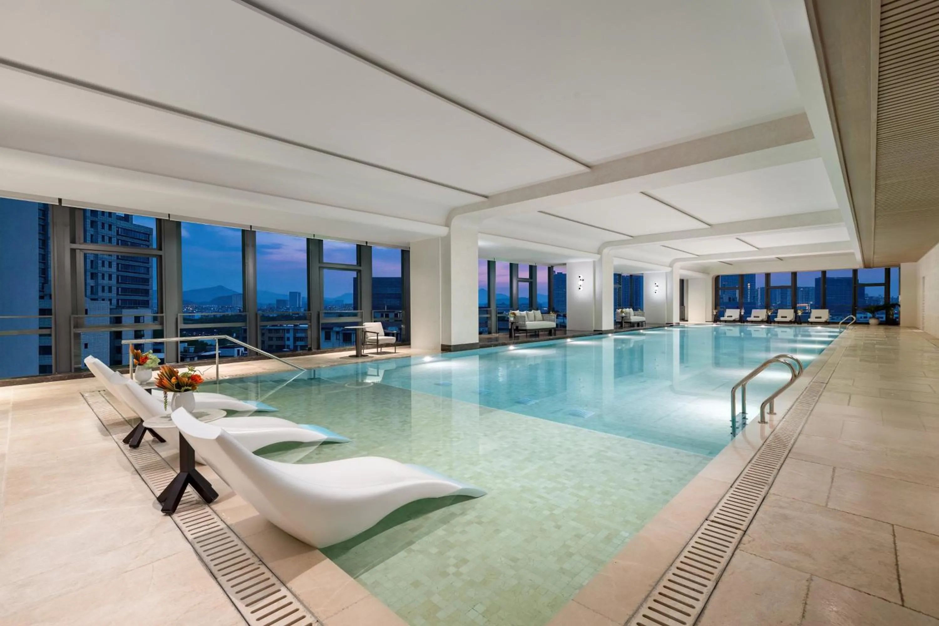 Swimming pool in HUALUXE Zhongshan City Center