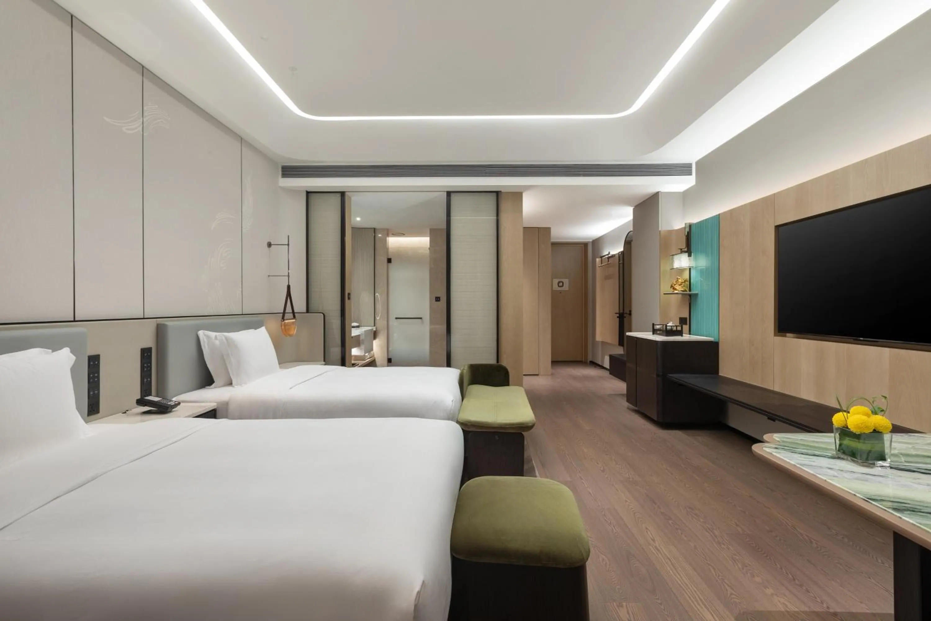 Photo of the whole room, Bed in HUALUXE Zhongshan City Center