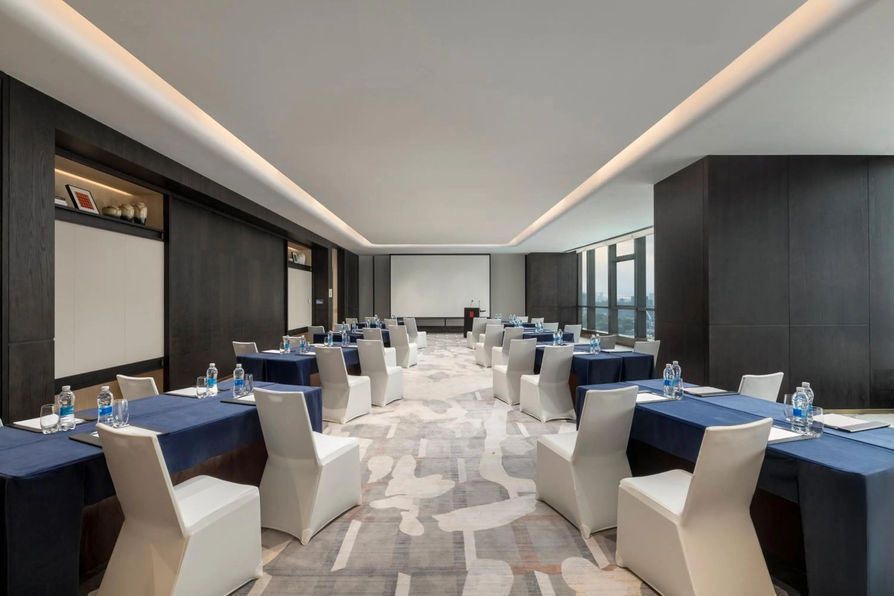 Meeting/conference room in HUALUXE Zhongshan City Center