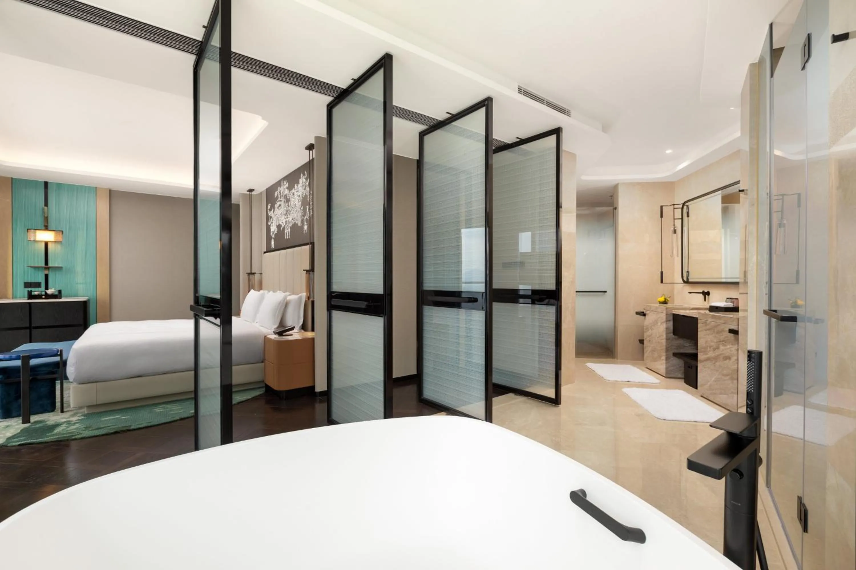 Bathroom, Bed in HUALUXE Zhongshan City Center