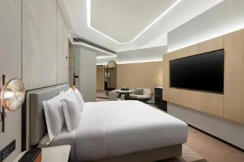 Standard King Room in HUALUXE Zhongshan City Center Standard King Room in HUALUXE Zhongshan City Center