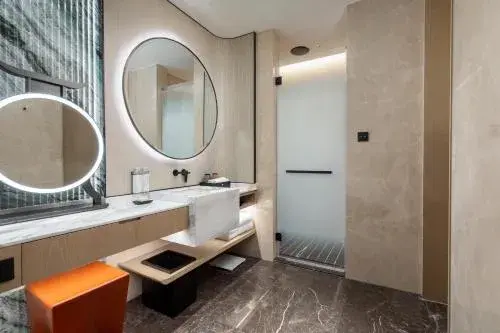 Standard Double Room with Two Double Beds and City View in HUALUXE Zhongshan City Center Standard Double Room with Two Double Beds and City View in HUALUXE Zhongshan City Center