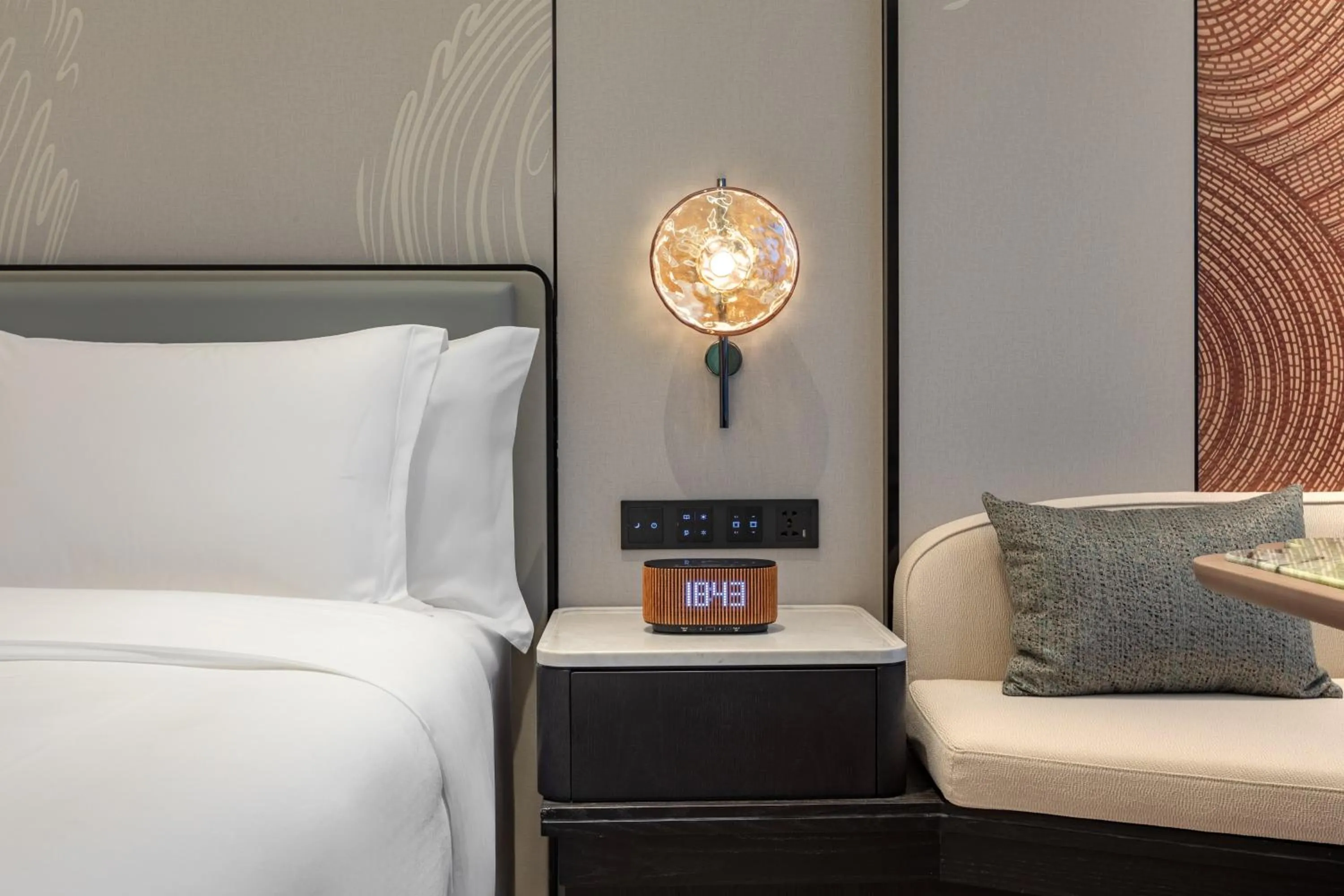 Photo of the whole room, Bed in HUALUXE Zhongshan City Center