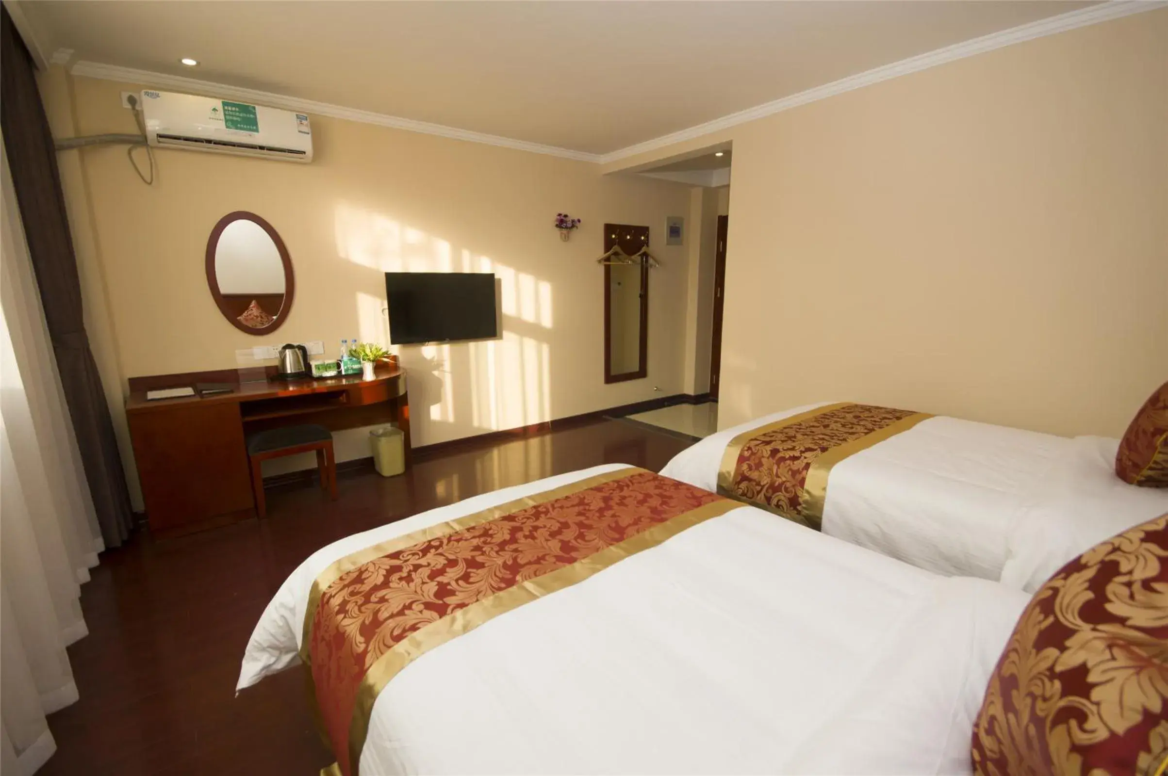 Bedroom, Bed in GreenTree Inn Zhejiang Taizhou Tiantai Bus Station Express Hotel Bedroom, Bed in GreenTree Inn Zhejiang Taizhou Tiantai Bus Station Express Hotel