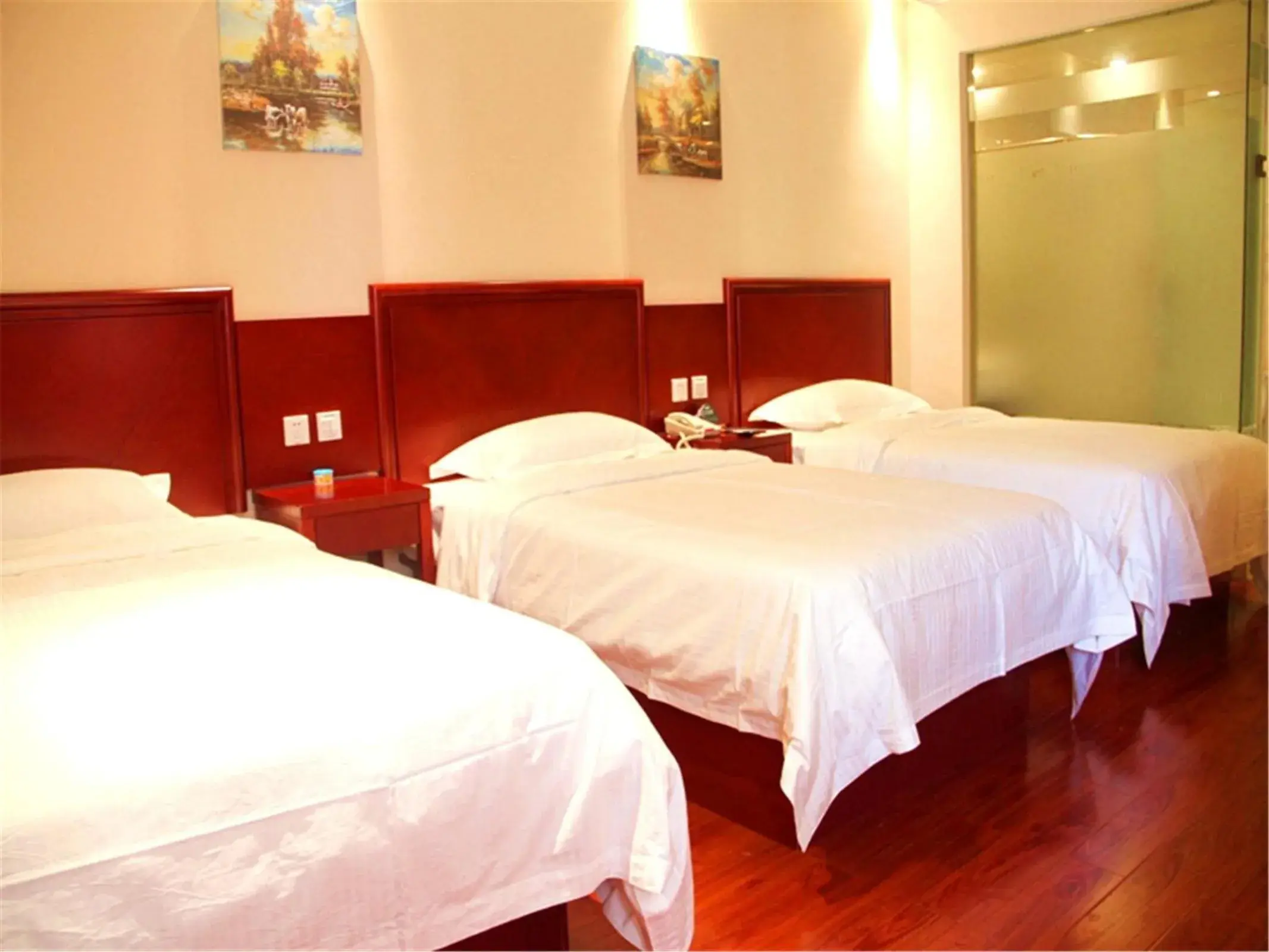 Bedroom, Bed in GreenTree Inn Zhejiang Taizhou Tiantai Bus Station Express Hotel Bedroom, Bed in GreenTree Inn Zhejiang Taizhou Tiantai Bus Station Express Hotel