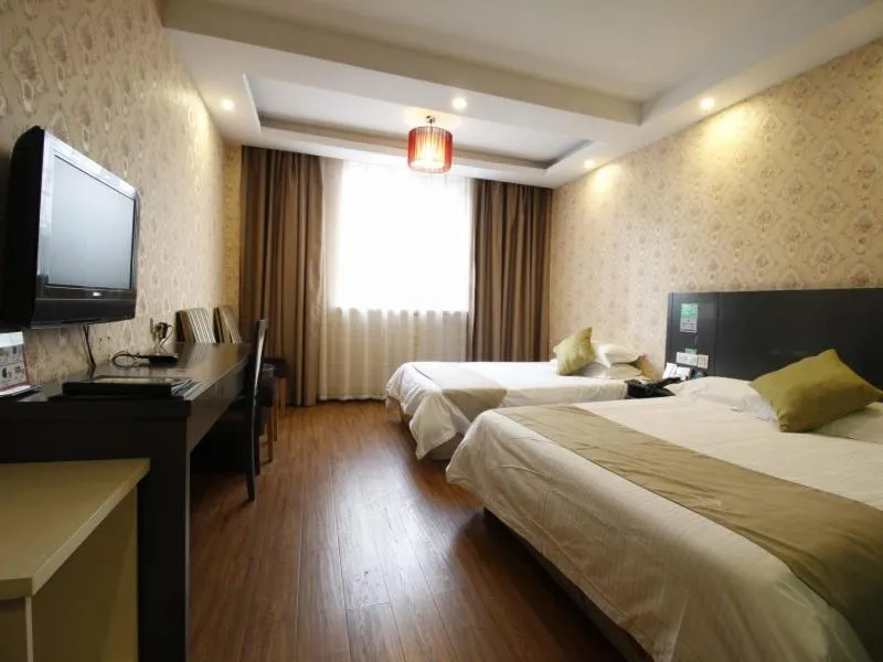 Bed in GreenTree Inn WenZhou LuCheng XiaoNanMen Express Hotel