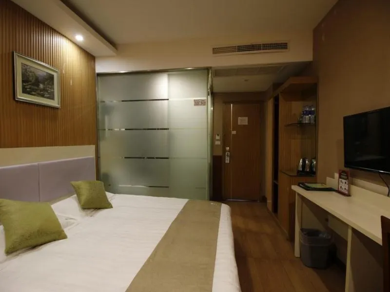 Bed in GreenTree Inn WenZhou LuCheng XiaoNanMen Express Hotel