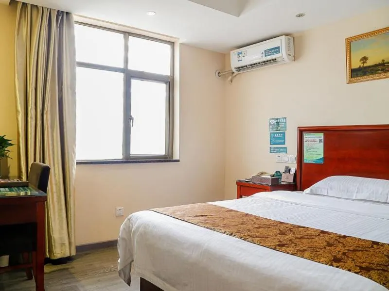 Bed in GreenTree Inn Guangdong Shenzhen Longhua New Area Longguan Rord Tianhong Express Hotel