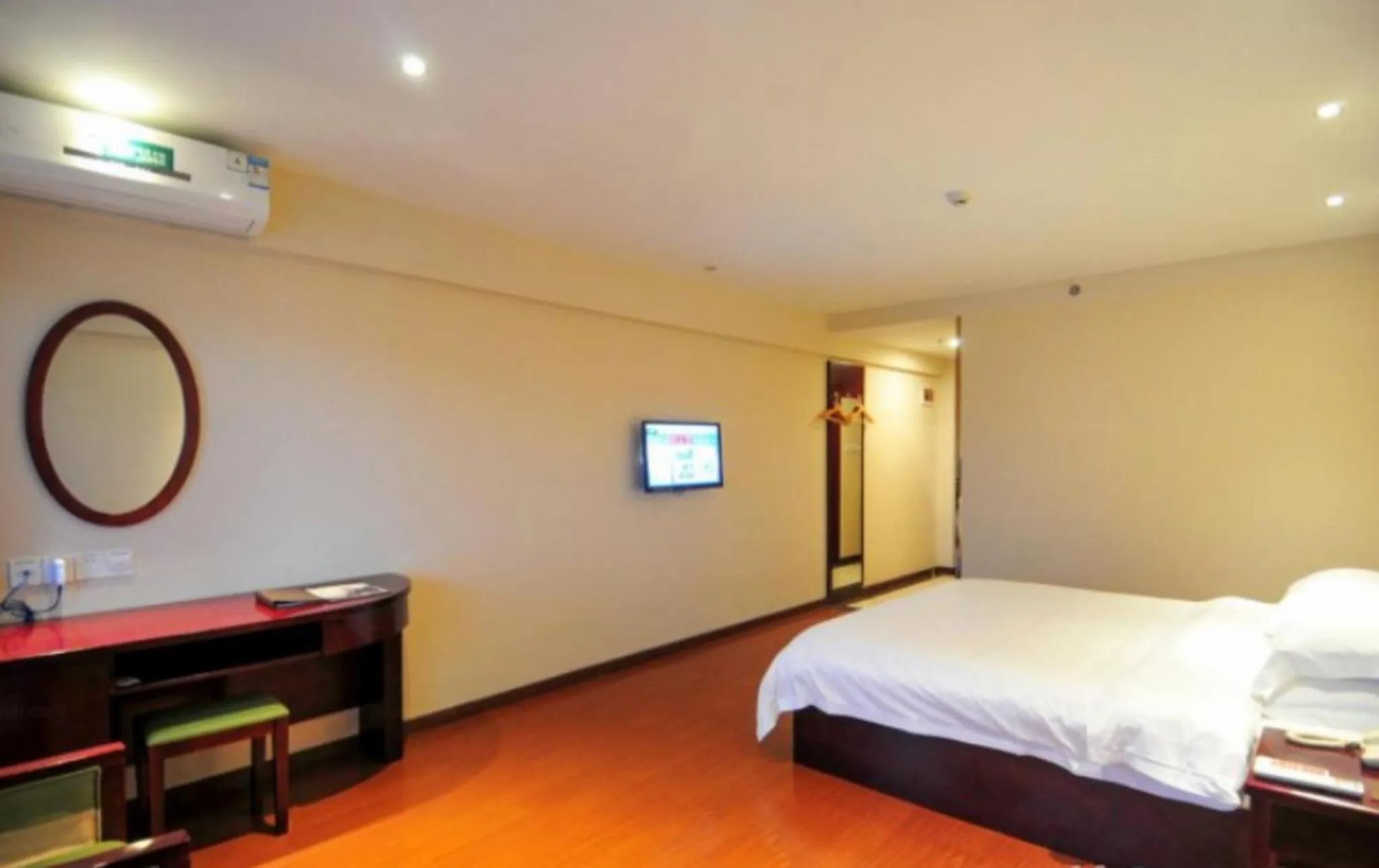 Bed in GreenTree Inn Hainan Haikou Haifu Road Provincial Government Express Hotel
