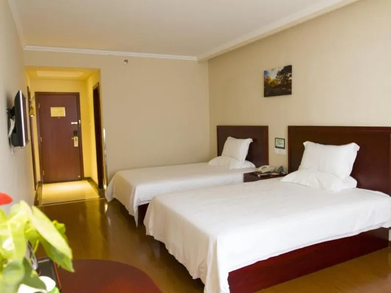 Bed in GreenTree Inn Hainan Haikou Guomao Business Hotel