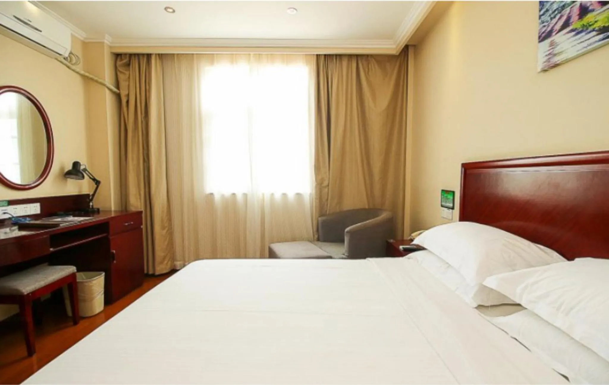 Bed in GreenTree Inn Hainan Haikou Guomao Business Hotel
