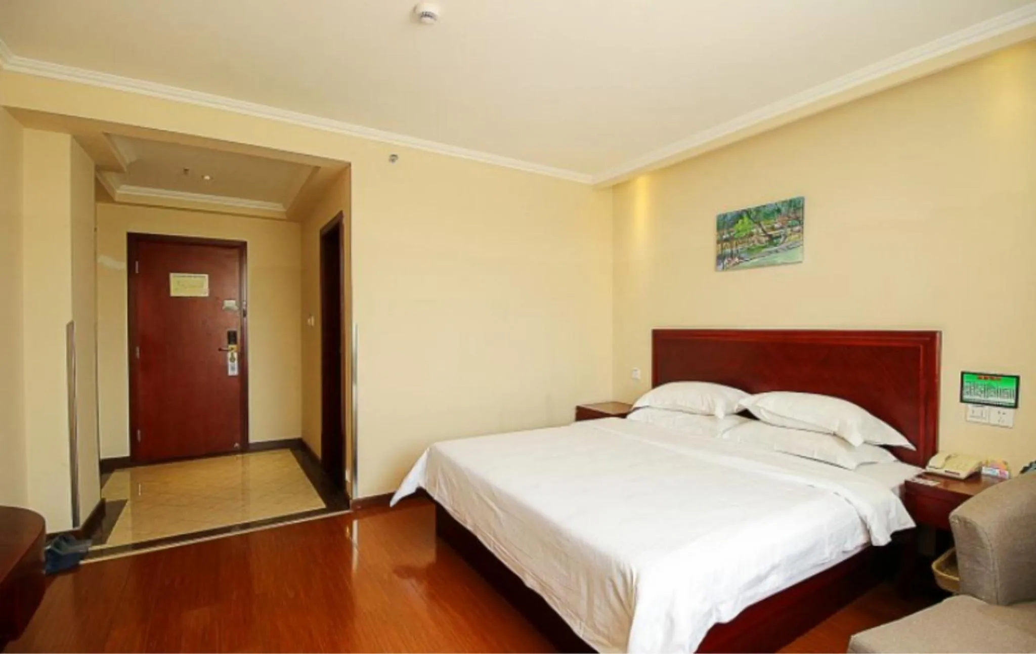 Bed in GreenTree Inn Hainan Haikou Guomao Business Hotel