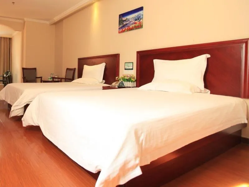 Bed in GreenTree Inn Hainan Haikou Guomao Business Hotel