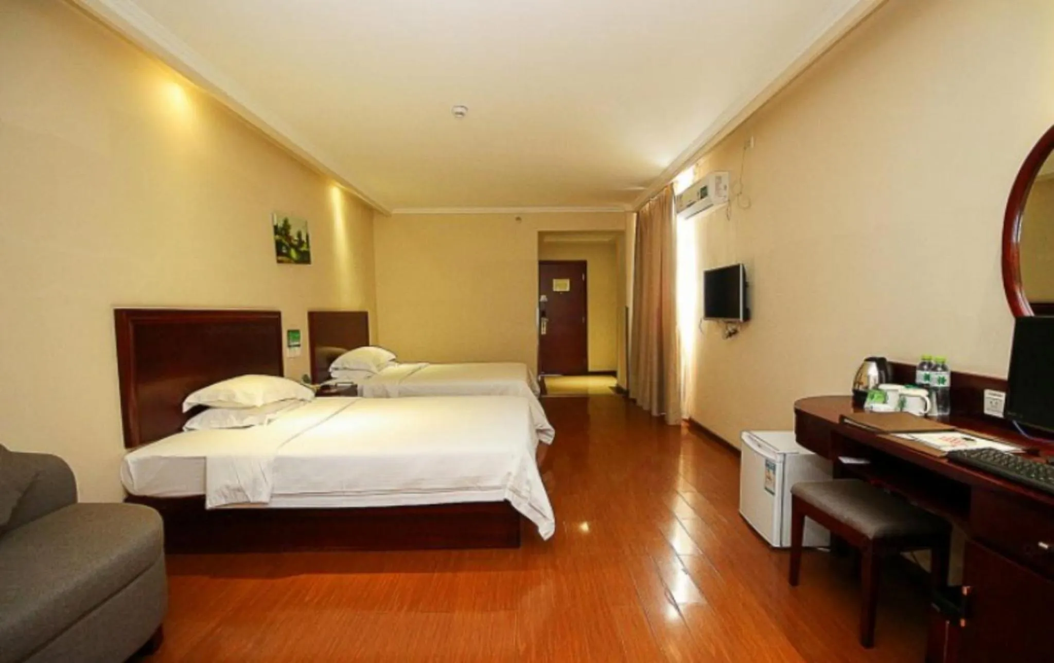 Bed in GreenTree Inn Hainan Haikou Guomao Business Hotel
