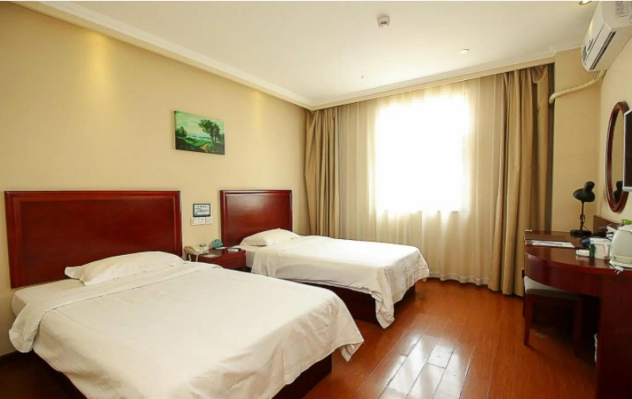 Bed in GreenTree Inn Hainan Haikou Guomao Business Hotel