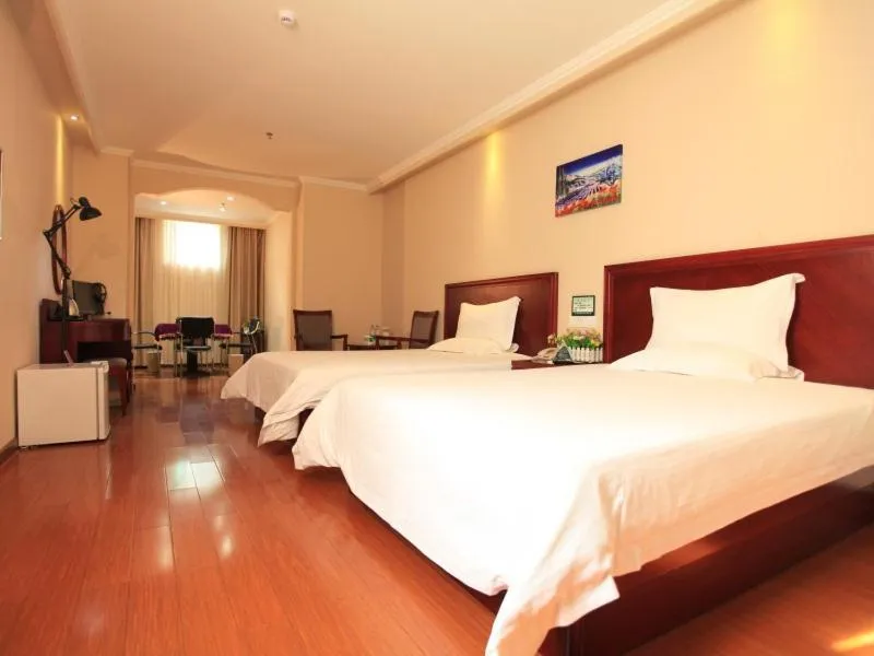 Bed in GreenTree Inn Hainan Haikou Guomao Business Hotel