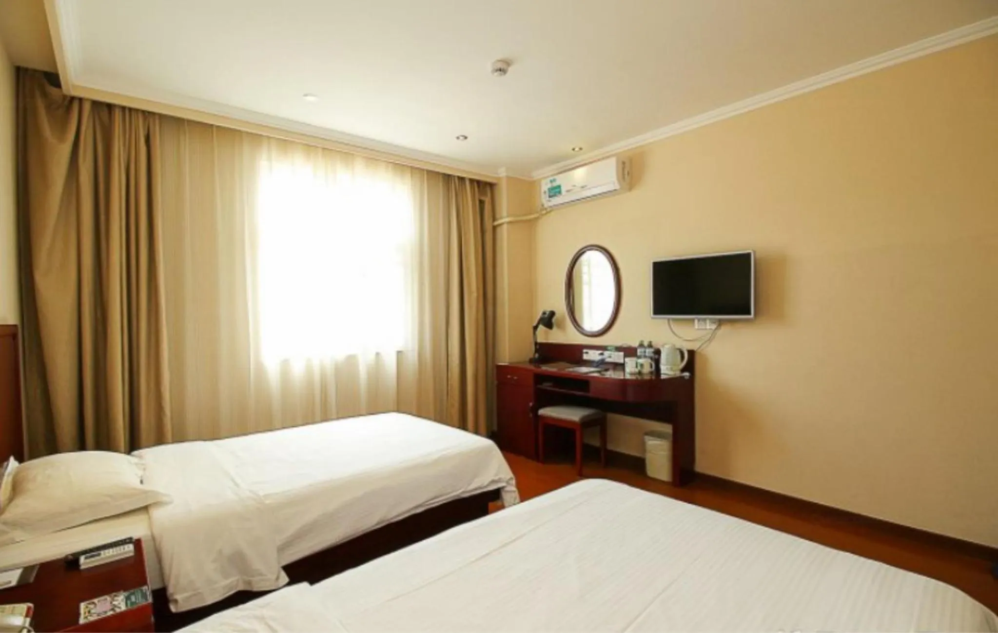 Bed in GreenTree Inn Hainan Haikou Guomao Business Hotel
