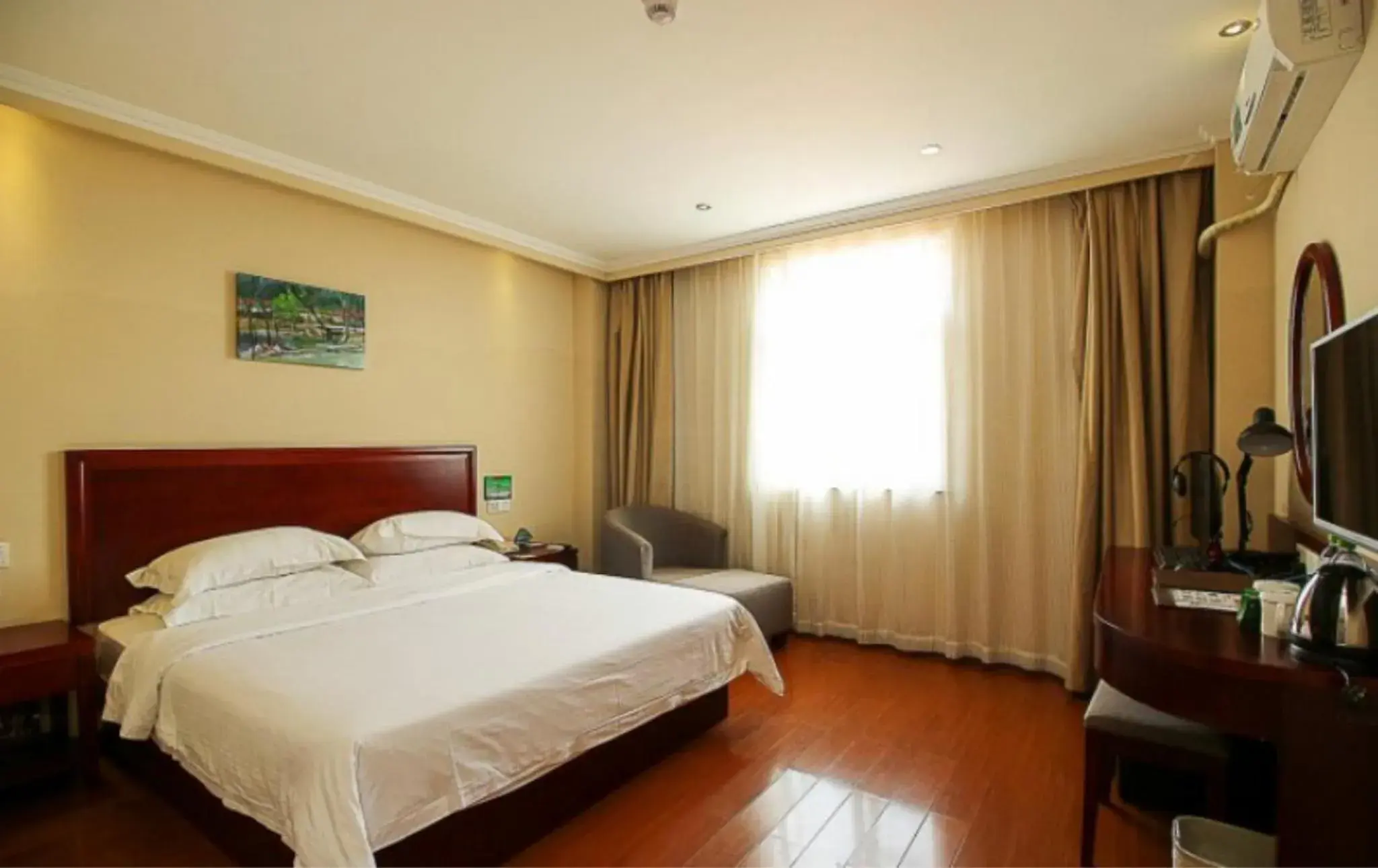 Bed in GreenTree Inn Hainan Haikou Guomao Business Hotel Bed in GreenTree Inn Hainan Haikou Guomao Business Hotel