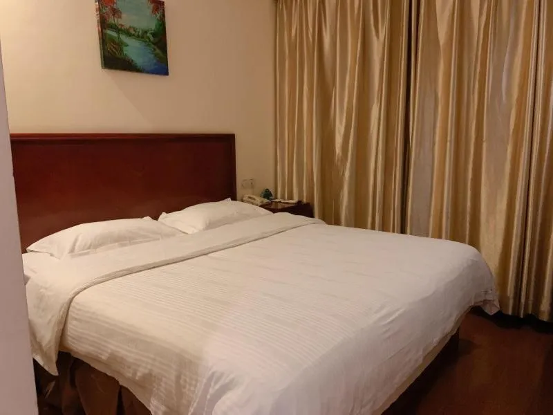 Bed in GreenTree Inn Beijing Beiqijia Litang Road Express Hotel