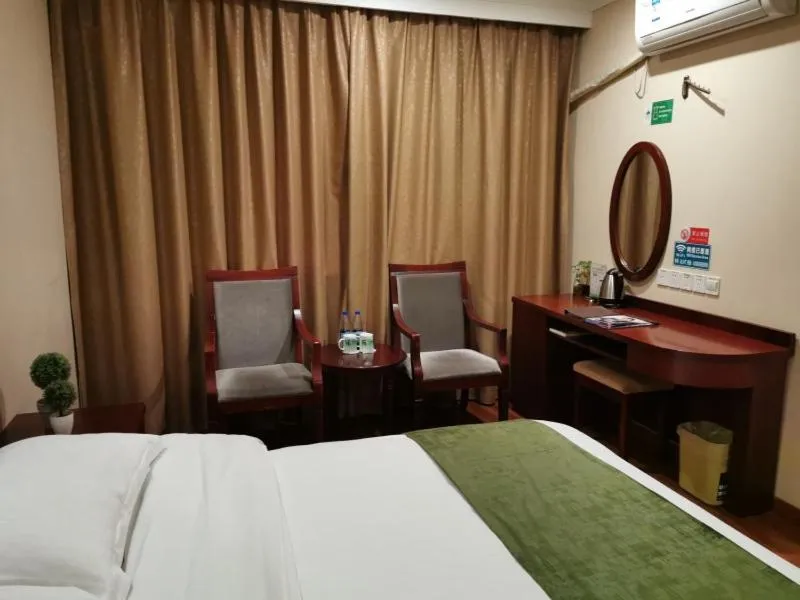 Bed in GreenTree Inn ShangHai Car Piers Studio Express Hotel