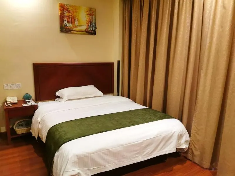 Bed in GreenTree Inn ShangHai Car Piers Studio Express Hotel