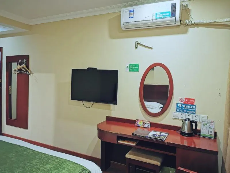 Bed in GreenTree Inn ShangHai Car Piers Studio Express Hotel