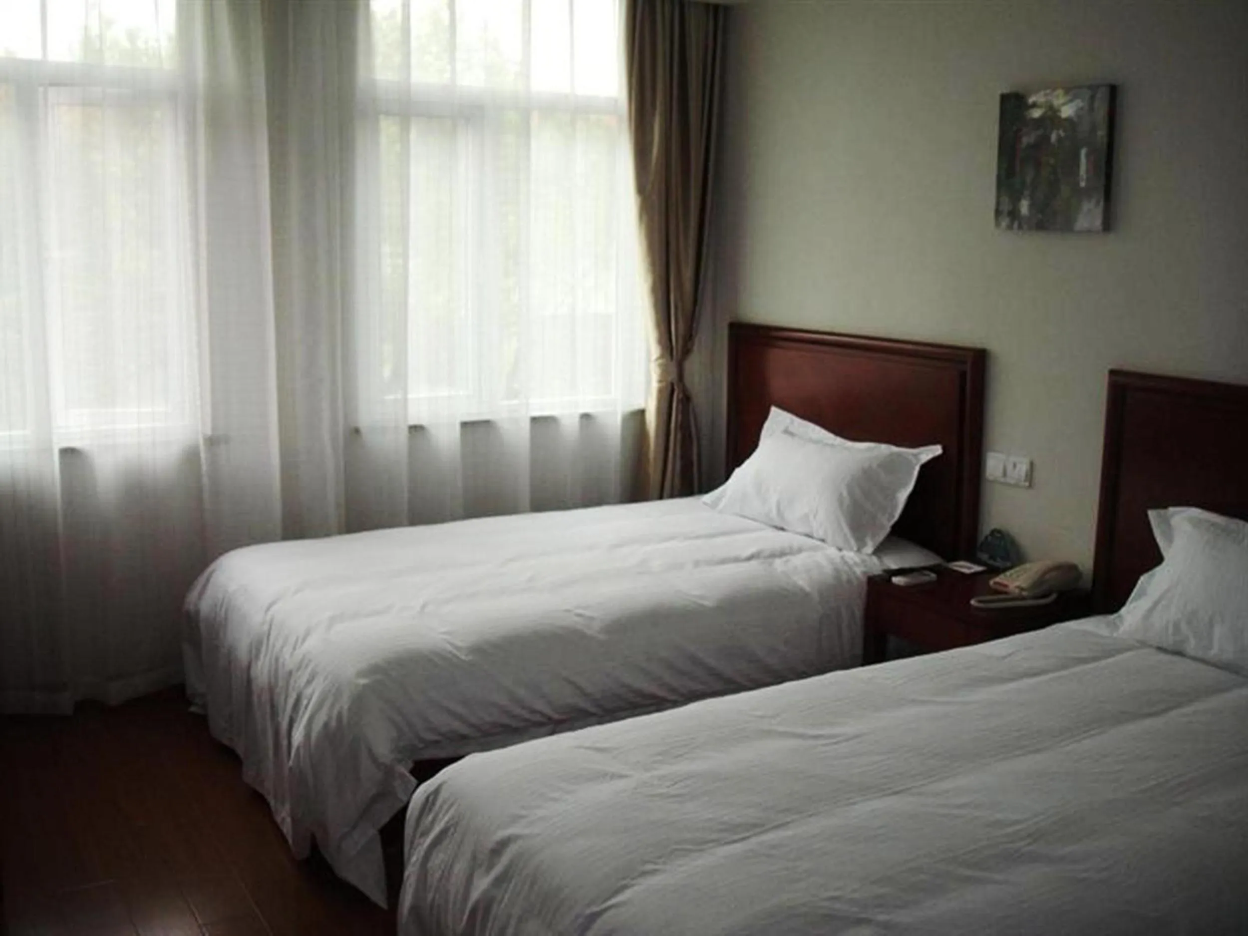 Photo of the whole room, Bed in GreenTree Inn ShangHai SongJiang SongDong Business Hotel