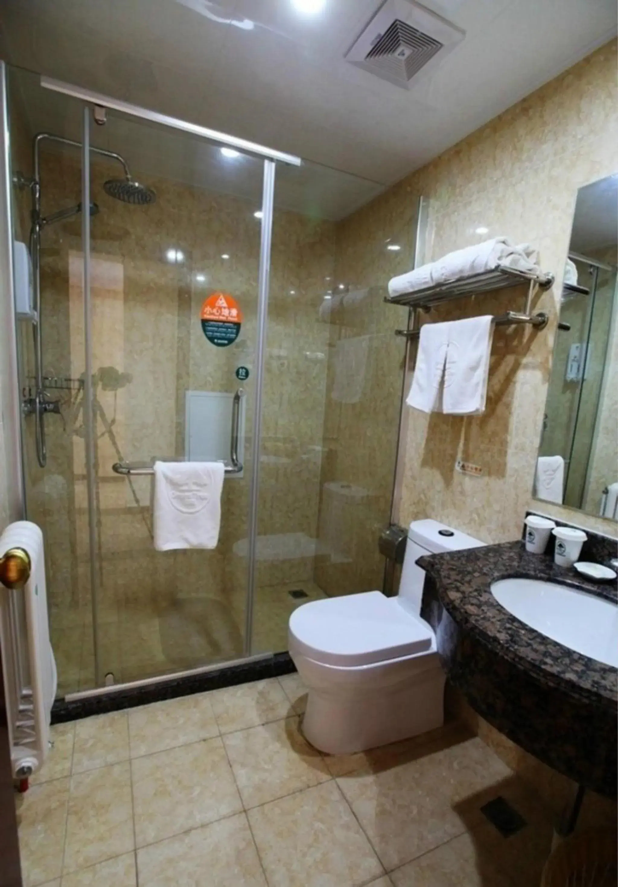 Bathroom in GreenTree Inn TianJin Ji County South YuYang Road GuLou Square Express Hotel Bathroom in GreenTree Inn TianJin Ji County South YuYang Road GuLou Square Express Hotel