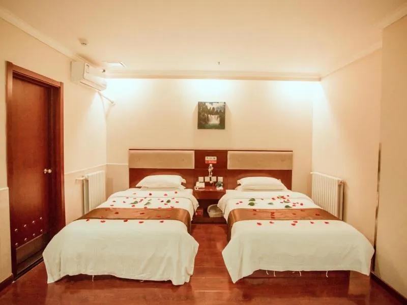 Bed in GreenTree Inn HeBei ZhangJiaKou ZhangBei Caoyuantian Rd ZhangKu Avenue Express Hotel