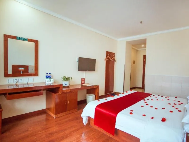 Bed in GreenTree Inn HeBei ZhangJiaKou ZhangBei Caoyuantian Rd ZhangKu Avenue Express Hotel