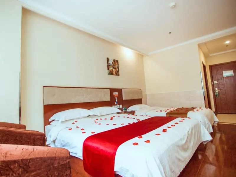 Bed in GreenTree Inn HeBei ZhangJiaKou ZhangBei Caoyuantian Rd ZhangKu Avenue Express Hotel