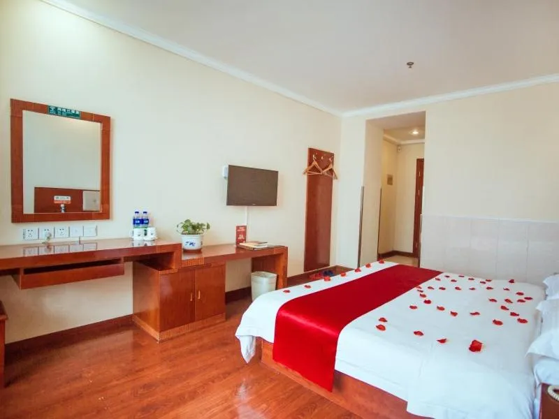 Bed in GreenTree Inn HeBei ZhangJiaKou ZhangBei Caoyuantian Rd ZhangKu Avenue Express Hotel