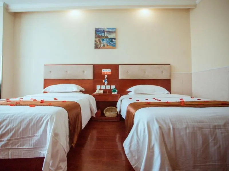 Bed in GreenTree Inn HeBei ZhangJiaKou ZhangBei Caoyuantian Rd ZhangKu Avenue Express Hotel