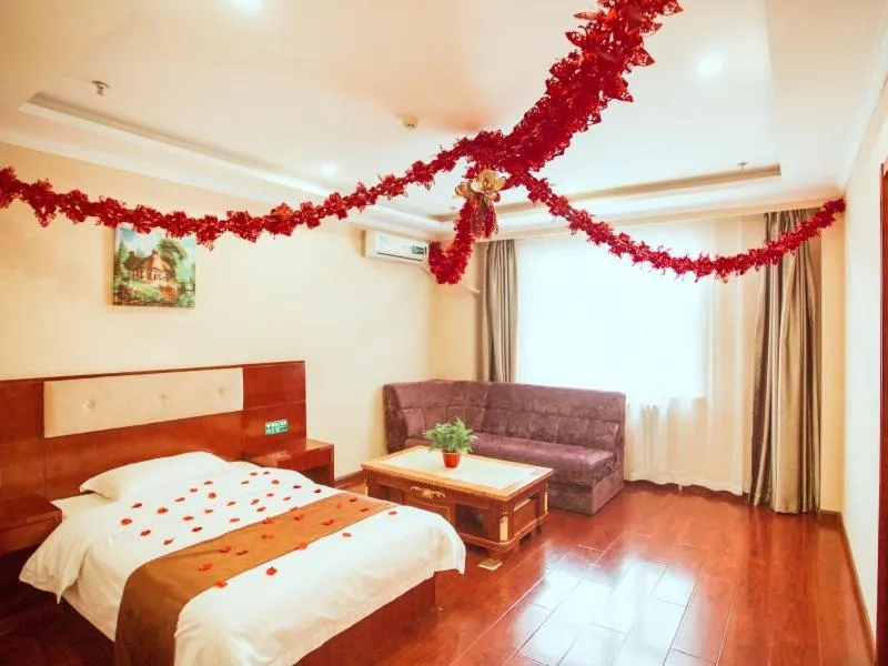 Bed in GreenTree Inn HeBei ZhangJiaKou ZhangBei Caoyuantian Rd ZhangKu Avenue Express Hotel