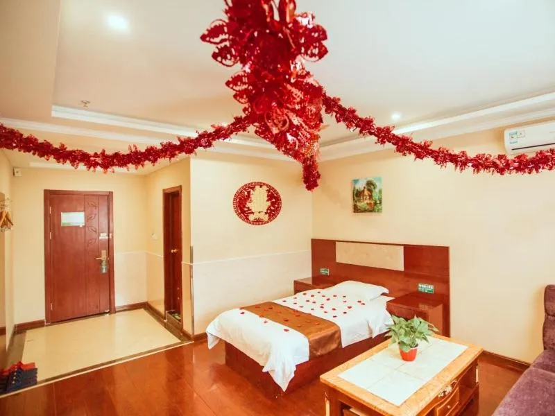 Bed in GreenTree Inn HeBei ZhangJiaKou ZhangBei Caoyuantian Rd ZhangKu Avenue Express Hotel