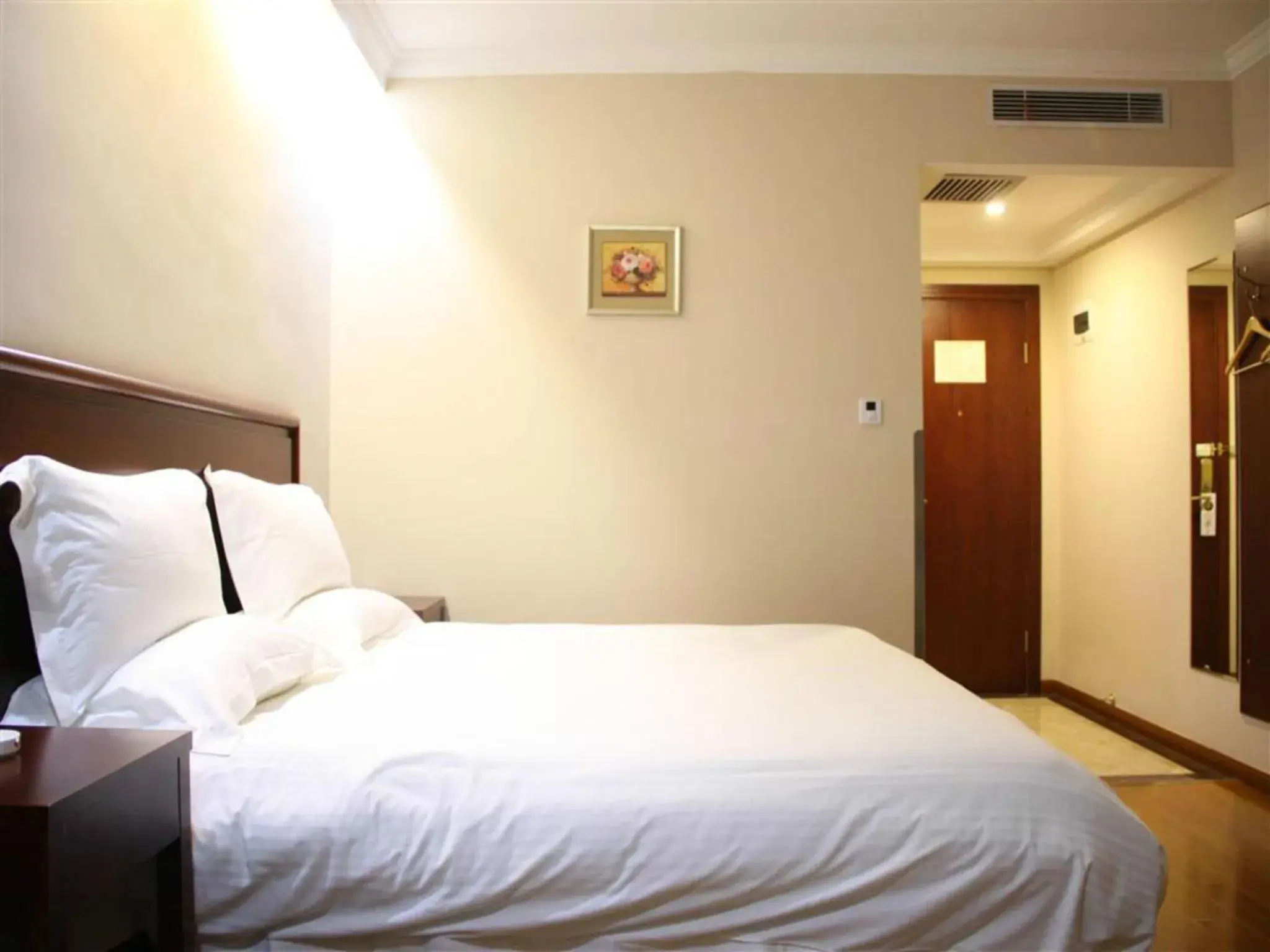 Bed in GreenTree Inn HeBei ChengDe Railway Station Southeast ChengDe Century City Business Hotel Bed in GreenTree Inn HeBei ChengDe Railway Station Southeast ChengDe Century City Business Hotel