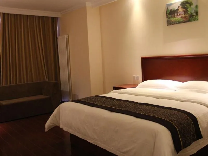 Bed in GreenTree Inn HeBei ChengDe Railway Station Southeast ChengDe Century City Business Hotel