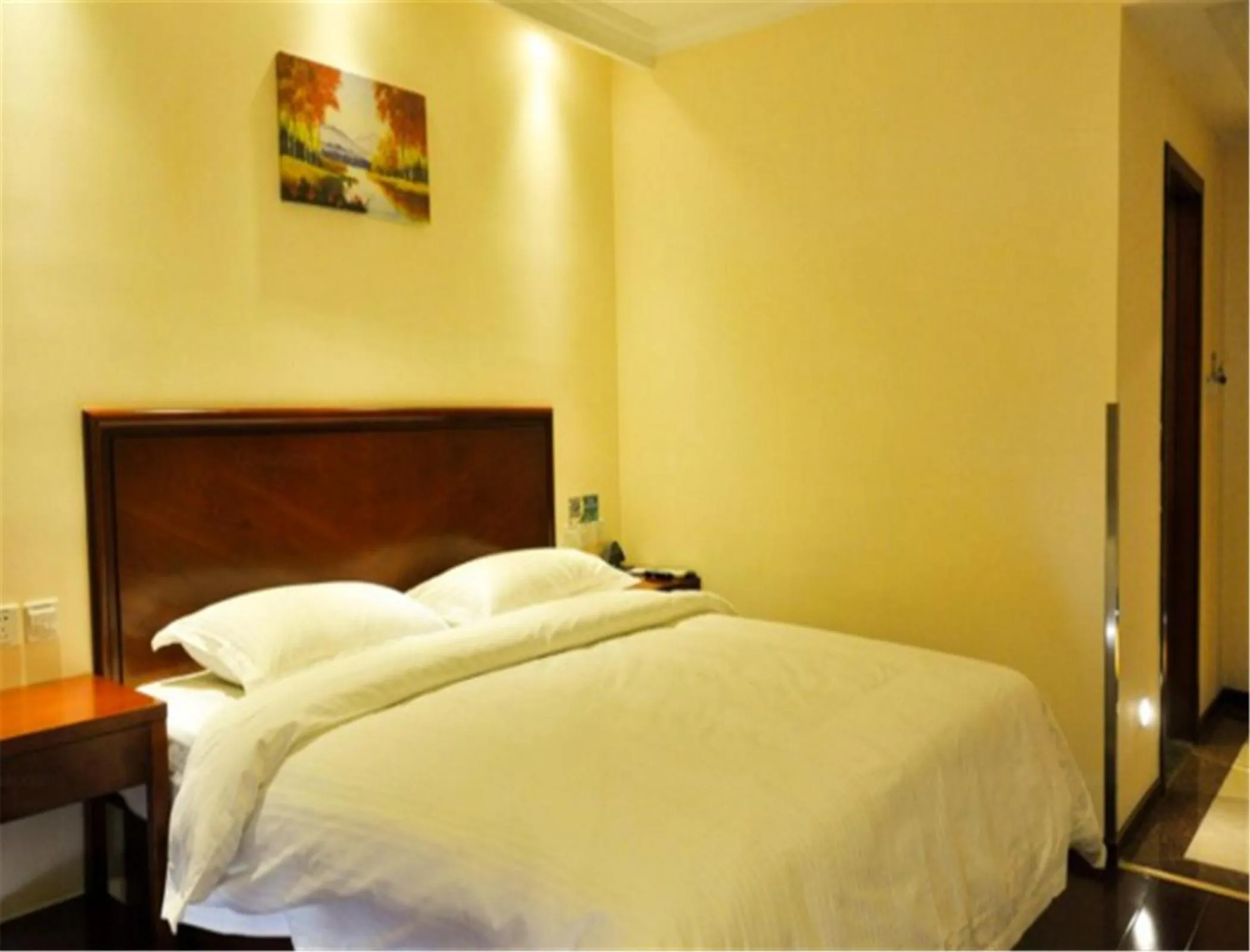 Bed in GreenTree Inn HeBei ChengDe Railway Station Southeast ChengDe Century City Business Hotel
