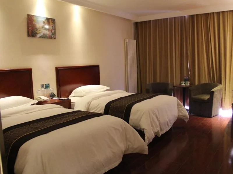 Bed in GreenTree Inn HeBei ChengDe Railway Station Southeast ChengDe Century City Business Hotel